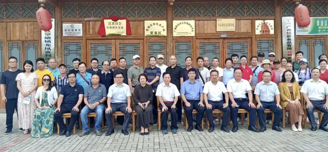 岜莱诗会:激情燃烧的诗歌盛会(图3) 岜莱诗会:激情燃烧的诗歌盛会(图3)